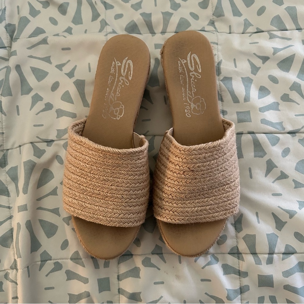 Stylish Tan Slide Sandals